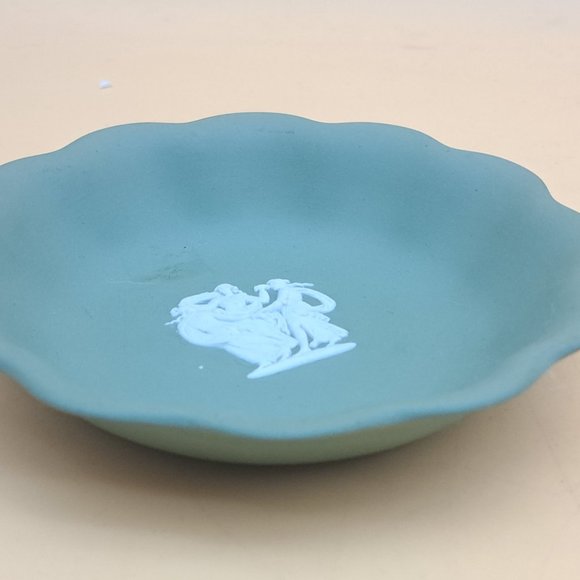 Green Jasperware Ashtray by Wedgwood - Picture 4 of 10